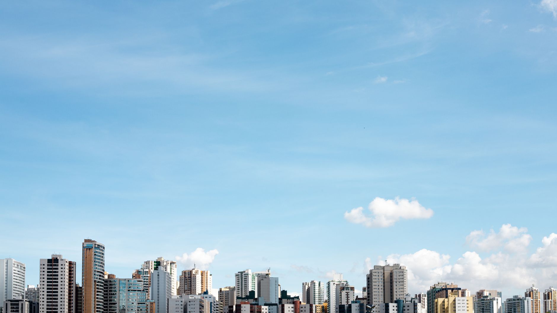 Clear skies and good vibes—Saturday's yours to spend.