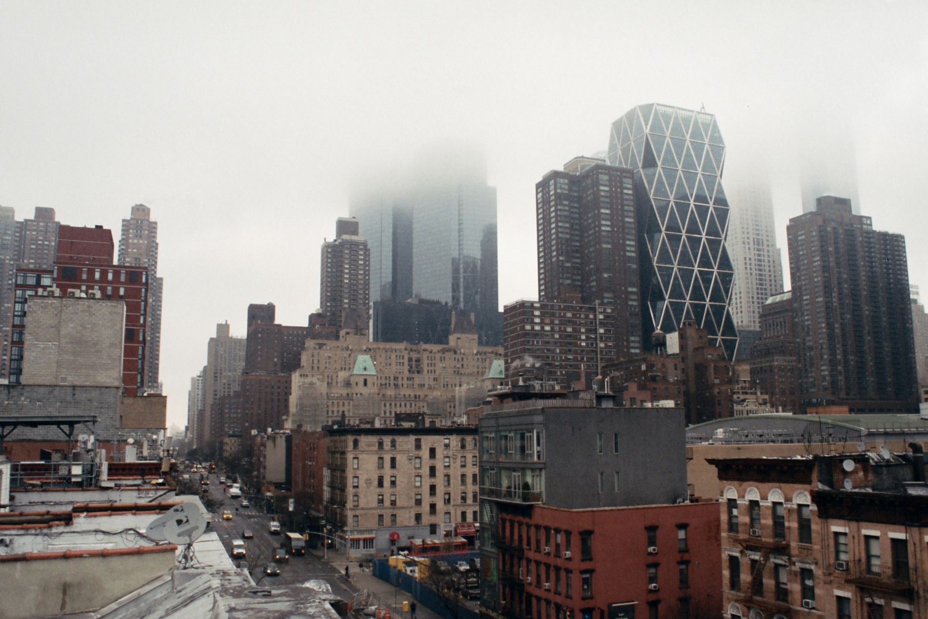 Fog and 12°C: a slow Tuesday ahead, with the Blackjacks tonight.